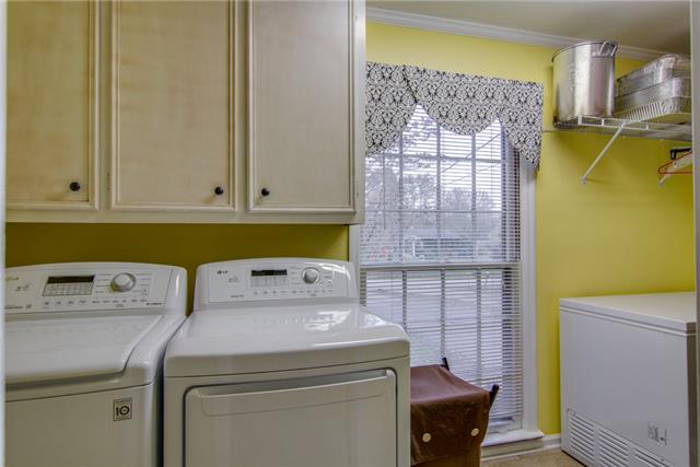 222 Hampton Road Columbia, TN 38401 - Photo 13 of 20 nice size laundry room is located in kitchen