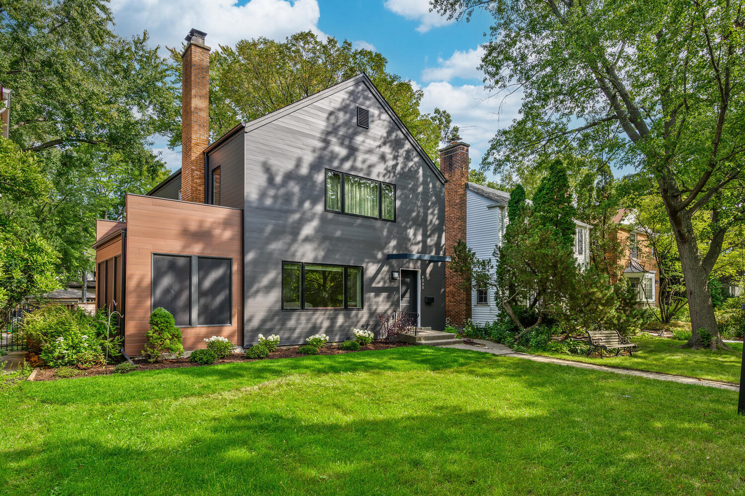 2333 Ridgeway Avenue Evanston, IL 60201 - Photo 2 of 35 a view of a back yard of the house