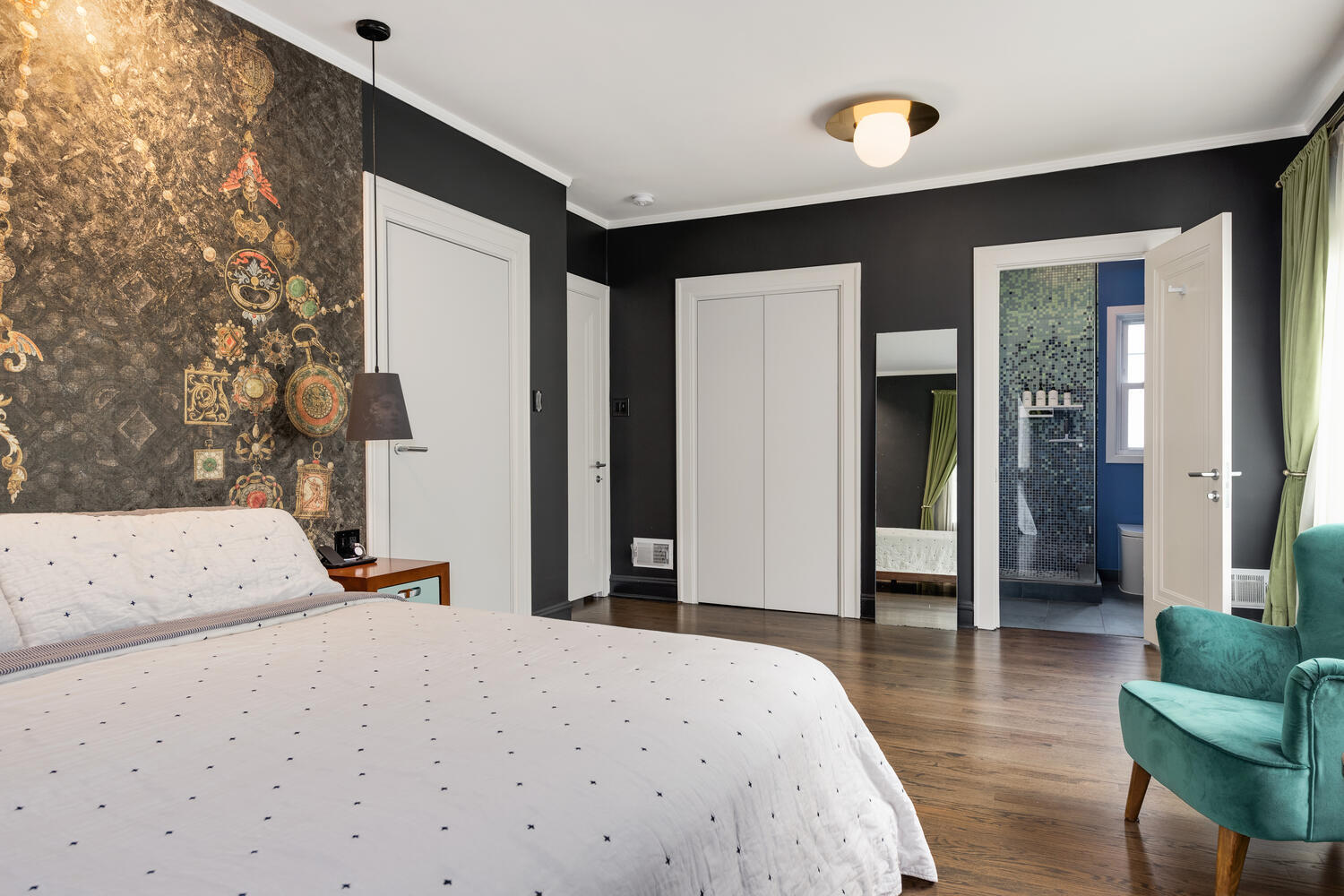 2333 Ridgeway Avenue Evanston, IL 60201 - Photo 25 of 35 a bedroom with bed and window