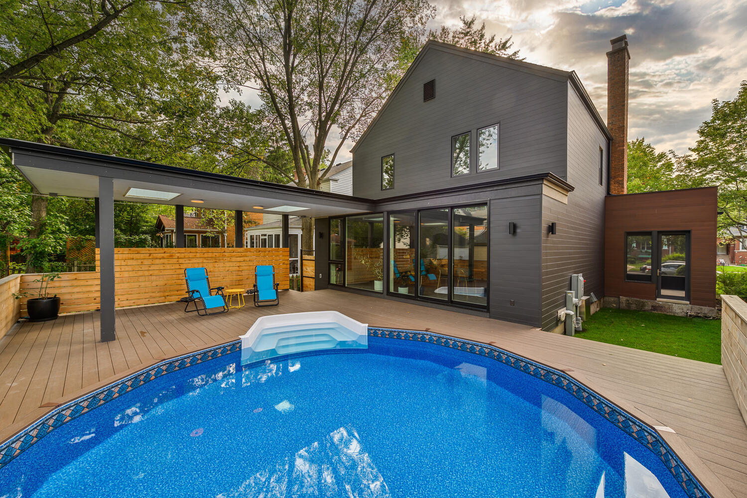 2333 Ridgeway Avenue Evanston, IL 60201 - Photo 32 of 35 a view of a house with backyard and porch