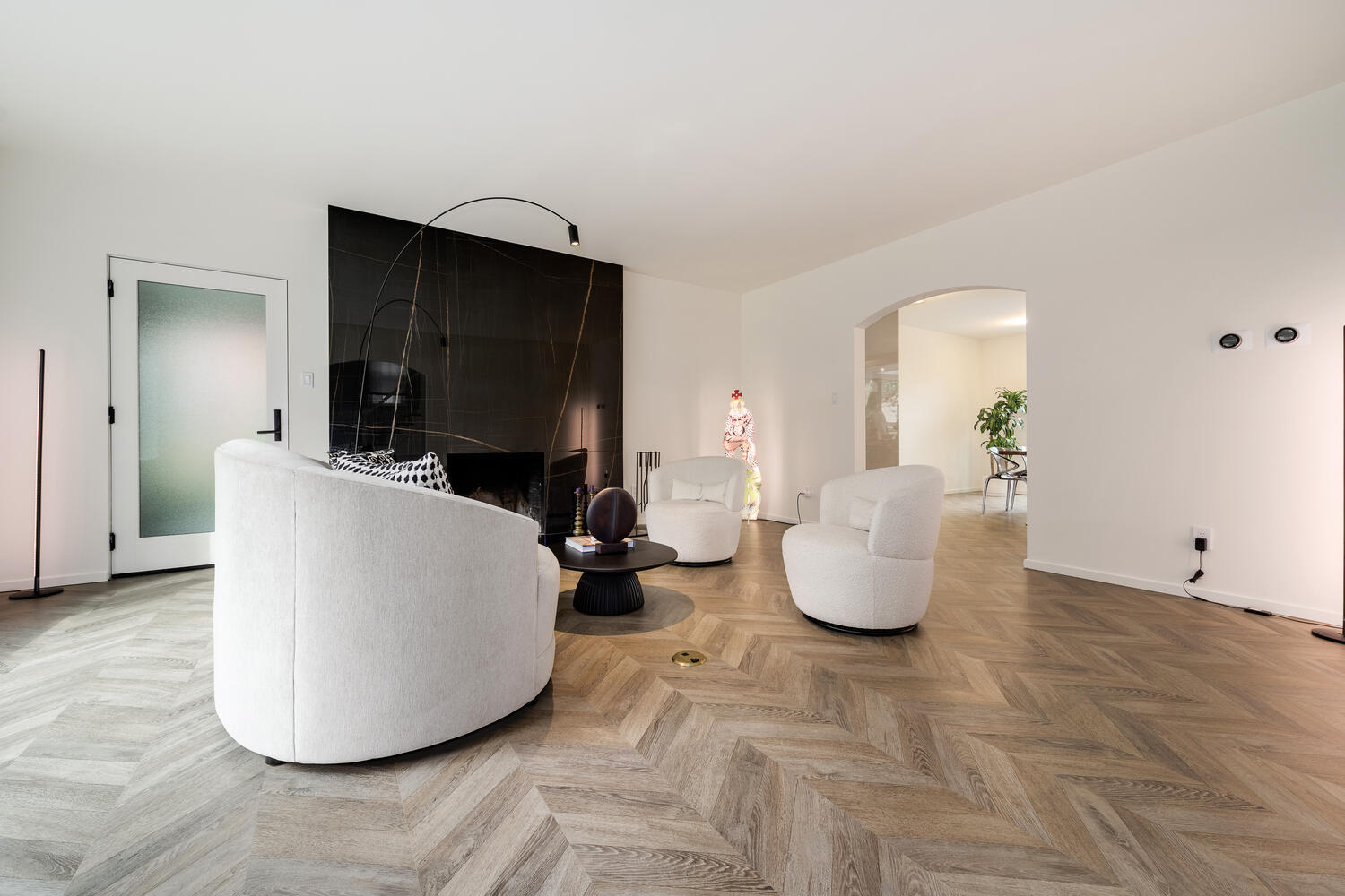 2333 Ridgeway Avenue Evanston, IL 60201 - Photo 5 of 35 a living room with furniture and a flat screen tv