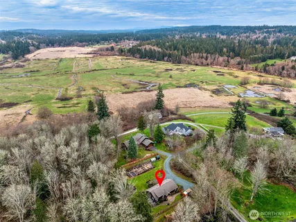 a black and white photo of a living room