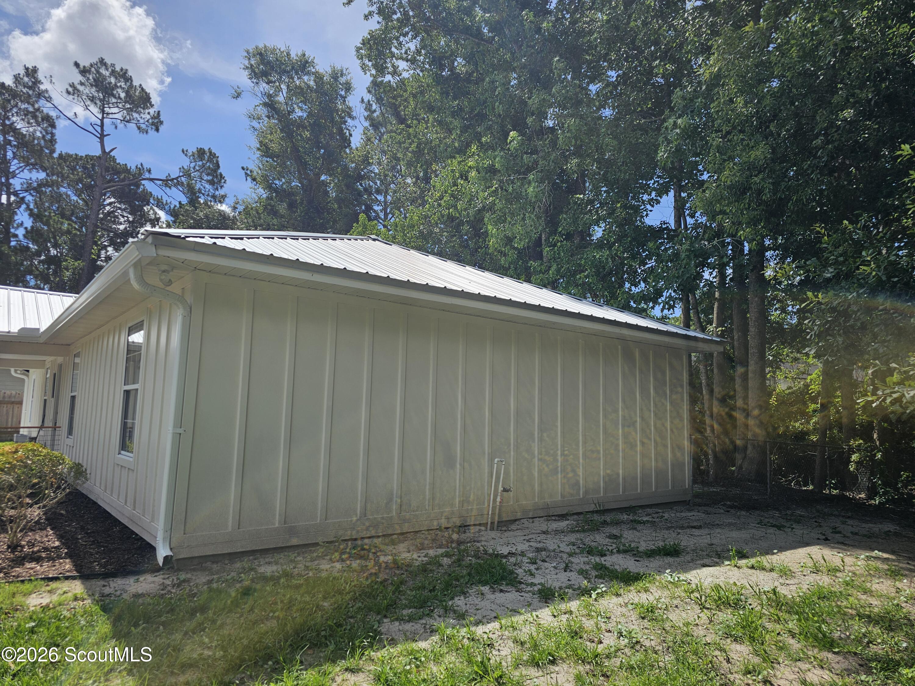 101 Dover Circle Brunswick, GA 31525 - Photo 29 of 32 Sideview of home