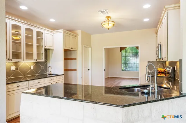 $615,000 | 170 North Echo Canyon Drive North, Comfort, TX 78013