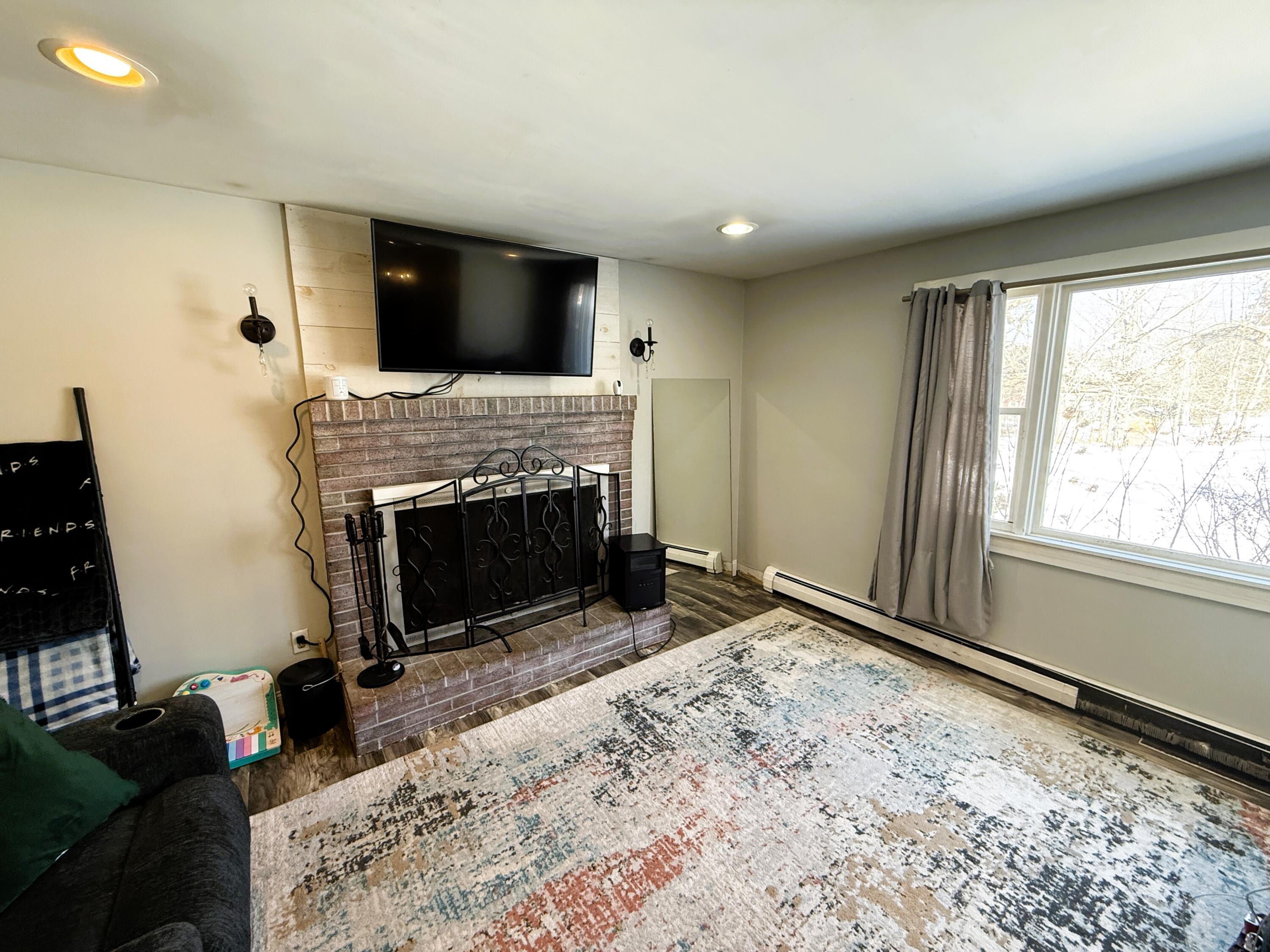 8 Powell Lane Friendship, ME 04547 - Photo 5 of 17 Living Room