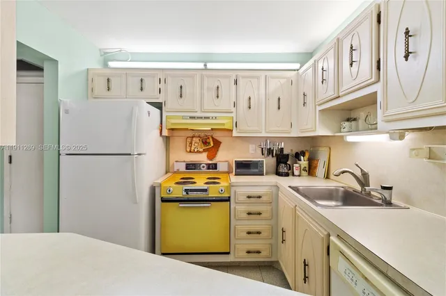 $148,000 | 5661 Southwest 2nd Court, Unit 216, Margate, FL 33068