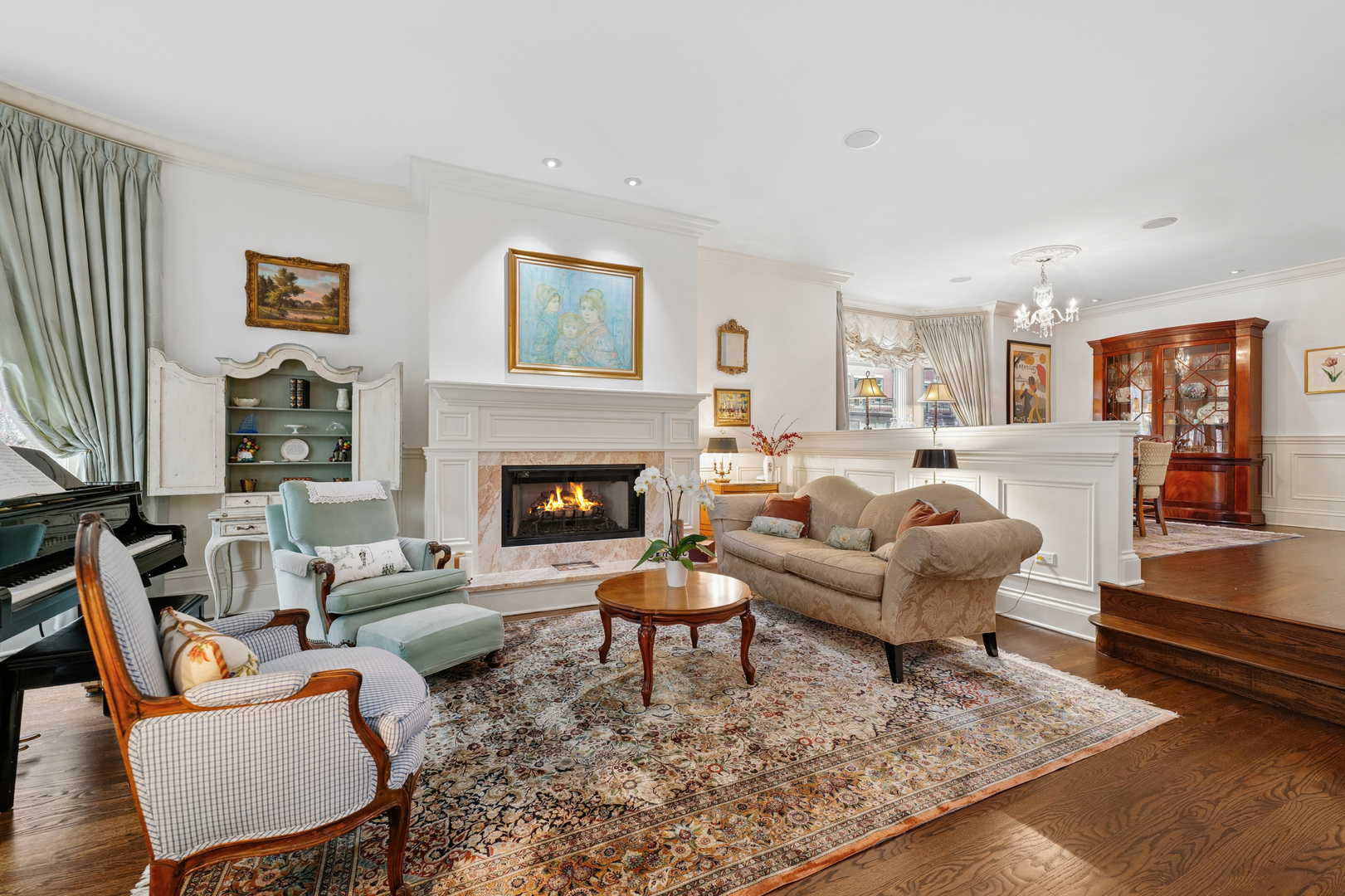 1401 South Indiana Avenue Chicago, IL 60605 - Photo 3 of 40 a living room with furniture and a fireplace