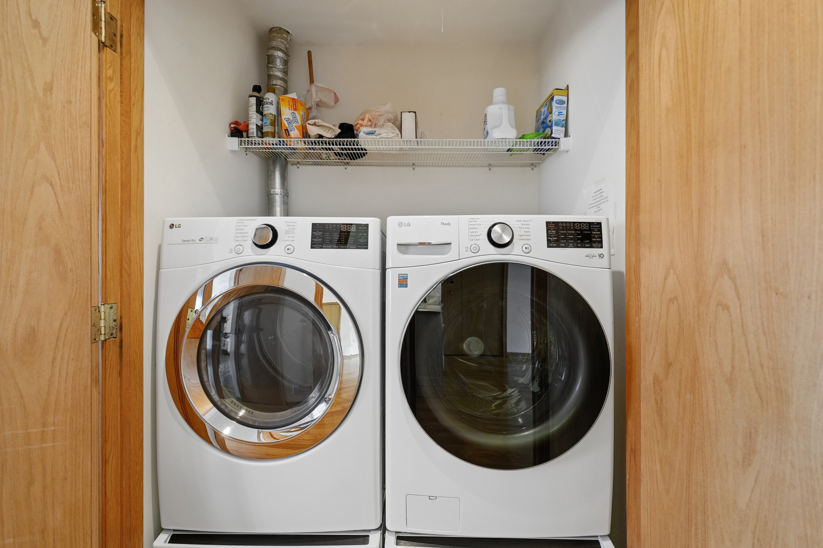 1401 South Indiana Avenue Chicago, IL 60605 - Photo 31 of 40 a utility room with dryer and washer