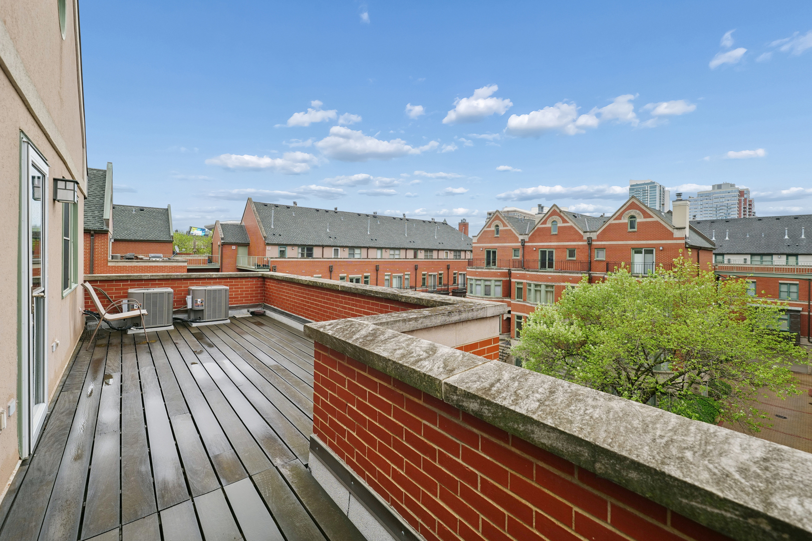 1401 South Indiana Avenue Chicago, IL 60605 - Photo 32 of 40 a view of a balcony with wooden floor and city view