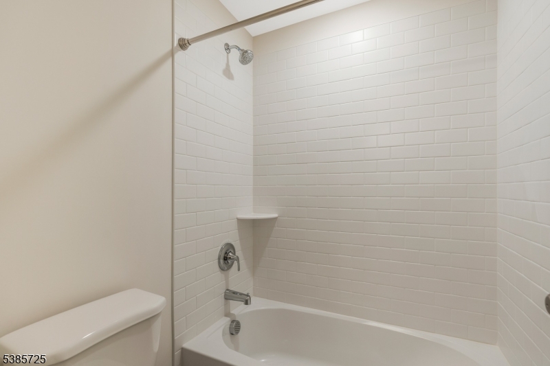 219 Myrtle Road Warren, NJ 07059 - Photo 23 of 33 a bathroom with a bathtub and a toilet