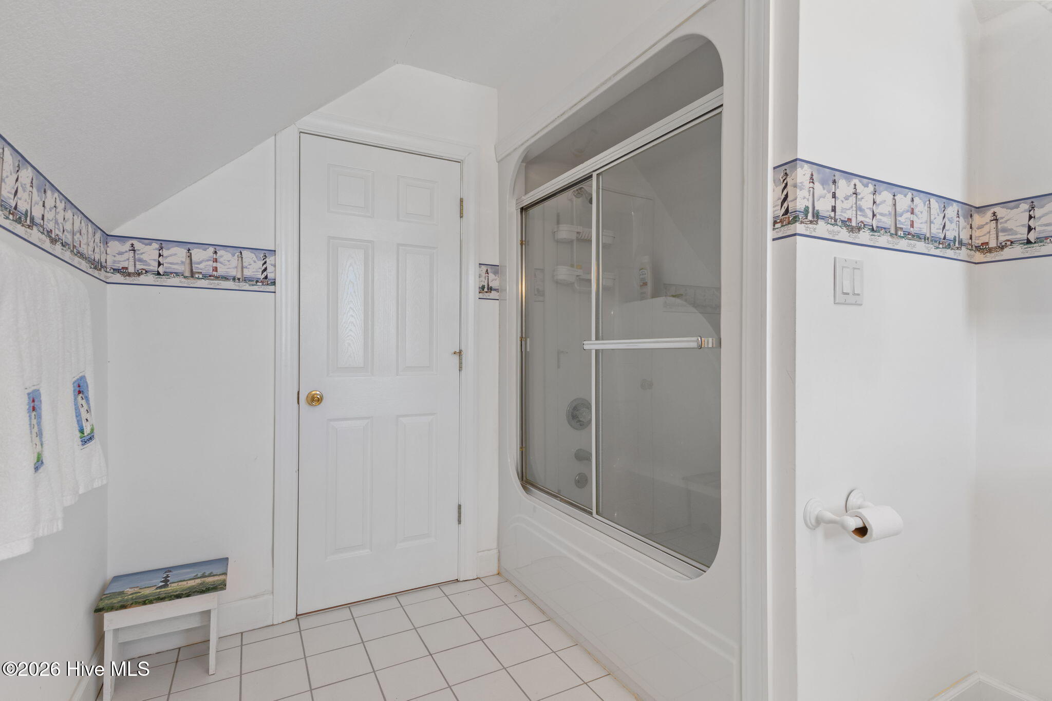 101 Lookout Ridge Cedar Point, NC 28584 - Photo 25 of 76 private en-suite in upstairs guest room