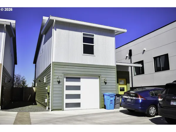 $462,000 | 310 East Rapp Road, Talent, OR 97540