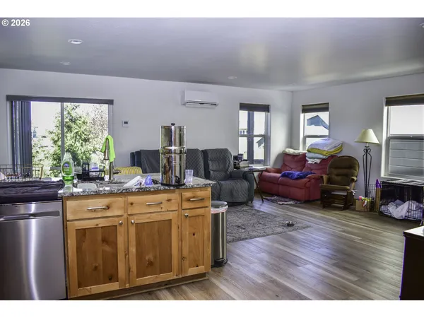 $462,000 | 310 East Rapp Road, Talent, OR 97540