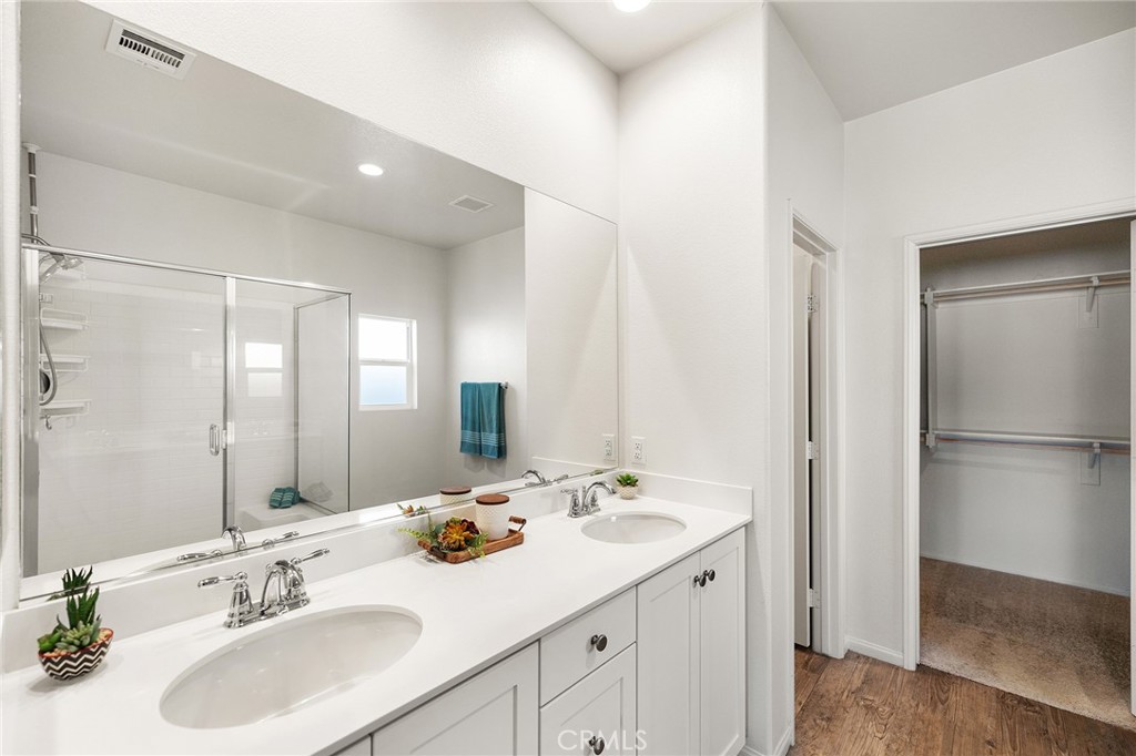 29978 Windmill Farms Road Winchester, CA 92596 - Photo 22 of 44 primary bathroom