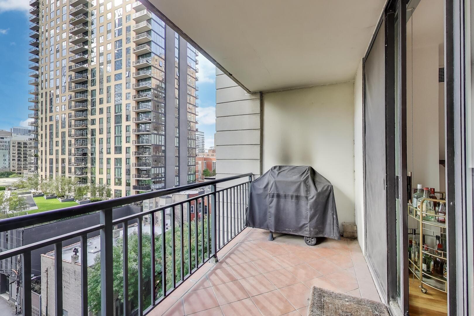 55 West Delaware Place, Unit 810 Chicago, IL 60610 - Photo 23 of 29 a view of balcony with window