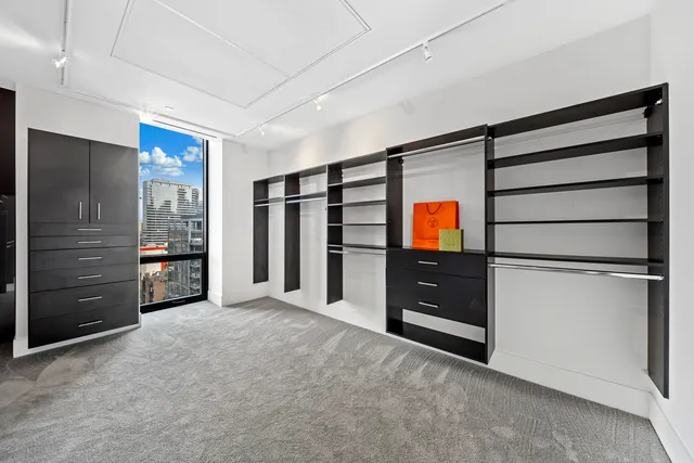 $1,995,000 | 400 West Huron Street, Unit 1001, Chicago, IL 60654