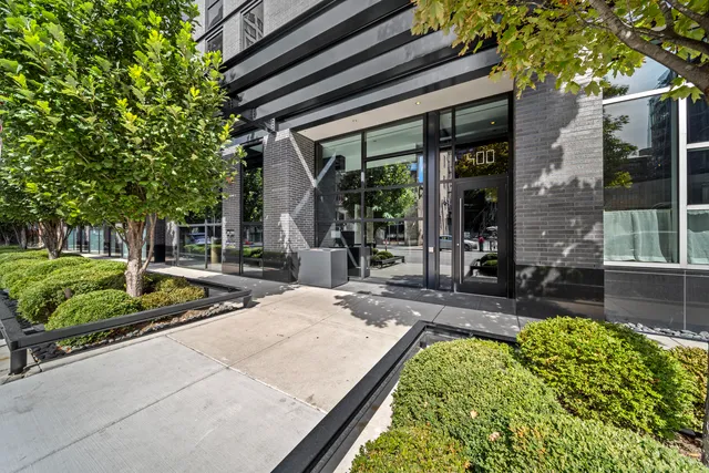 $1,995,000 | 400 West Huron Street, Unit 1001, Chicago, IL 60654