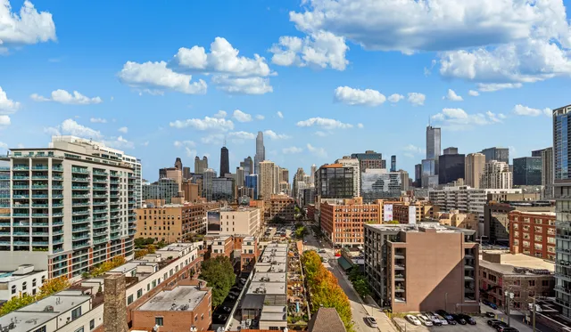 $1,995,000 | 400 West Huron Street, Unit 1001, Chicago, IL 60654