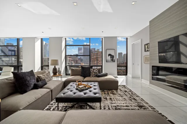 $1,995,000 | 400 West Huron Street, Unit 1001, Chicago, IL 60654