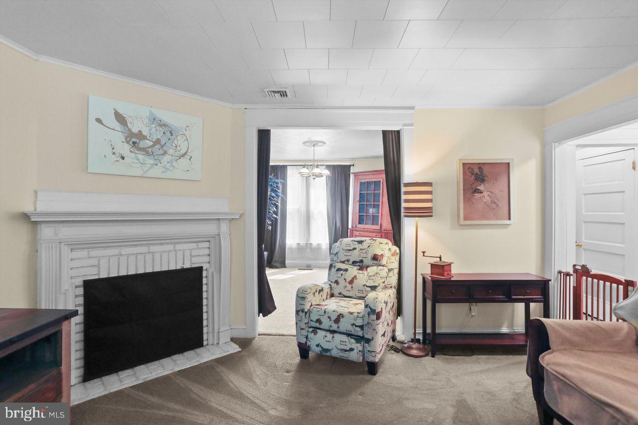 833 Arlington Road York, PA 17403 - Photo 6 of 25 Charming living space with cozy vibes.