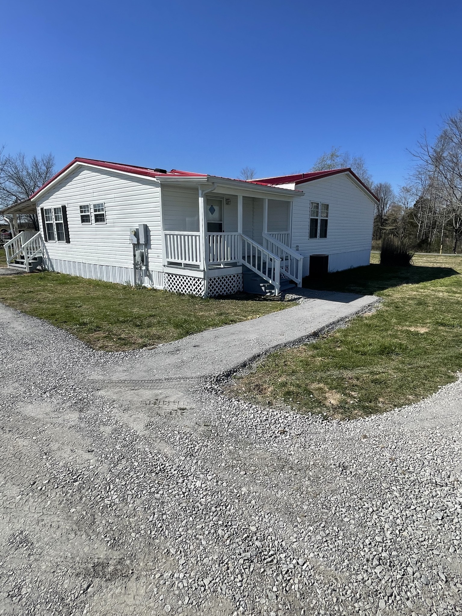 324 Powell Road Red Boiling Springs, TN 37150 - Photo 2 of 13 a view of a house with a yard