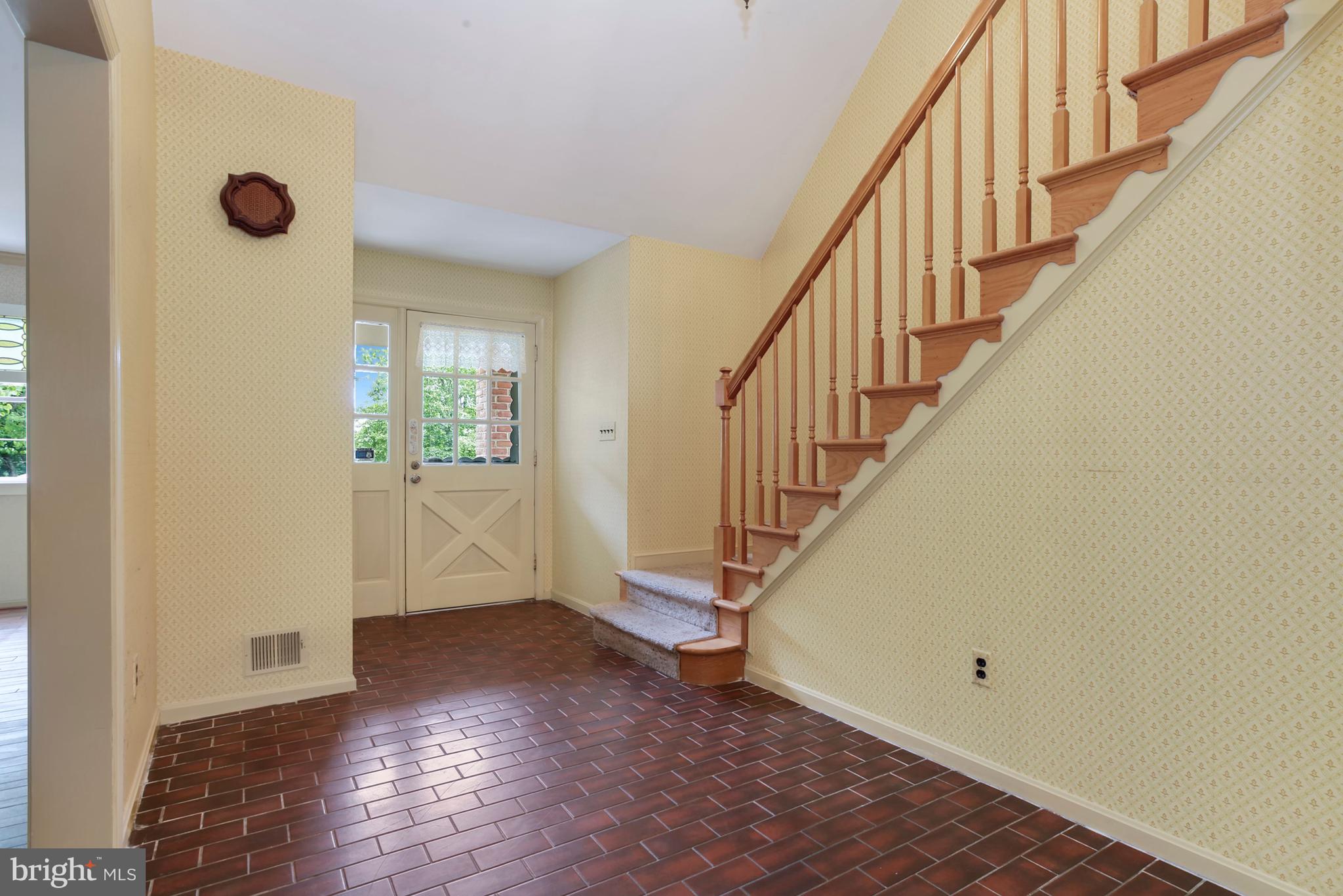 8488 Reservoir Road Fulton, MD 20759 - Photo 2 of 37 Foyer