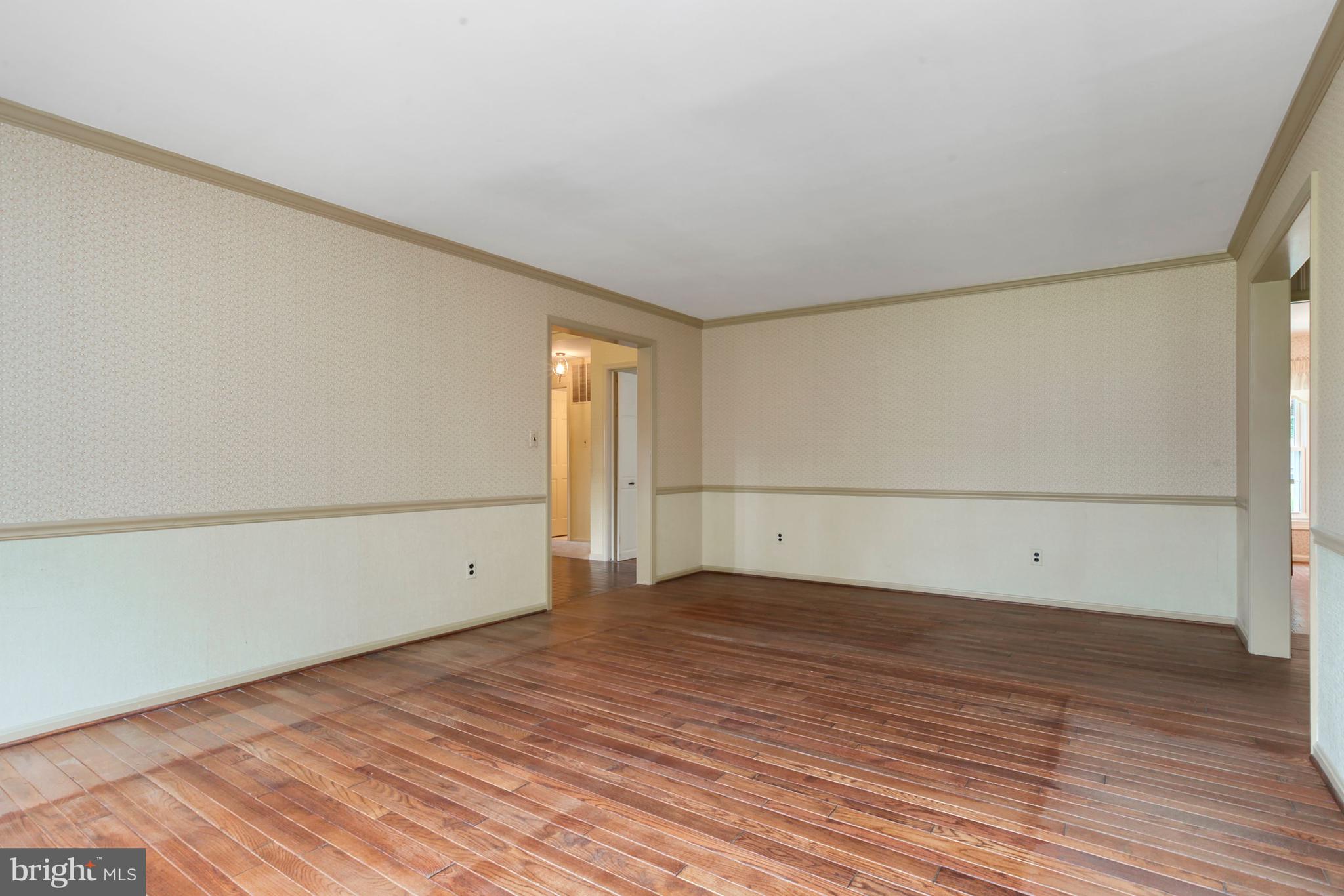 8488 Reservoir Road Fulton, MD 20759 - Photo 5 of 37 Living Room