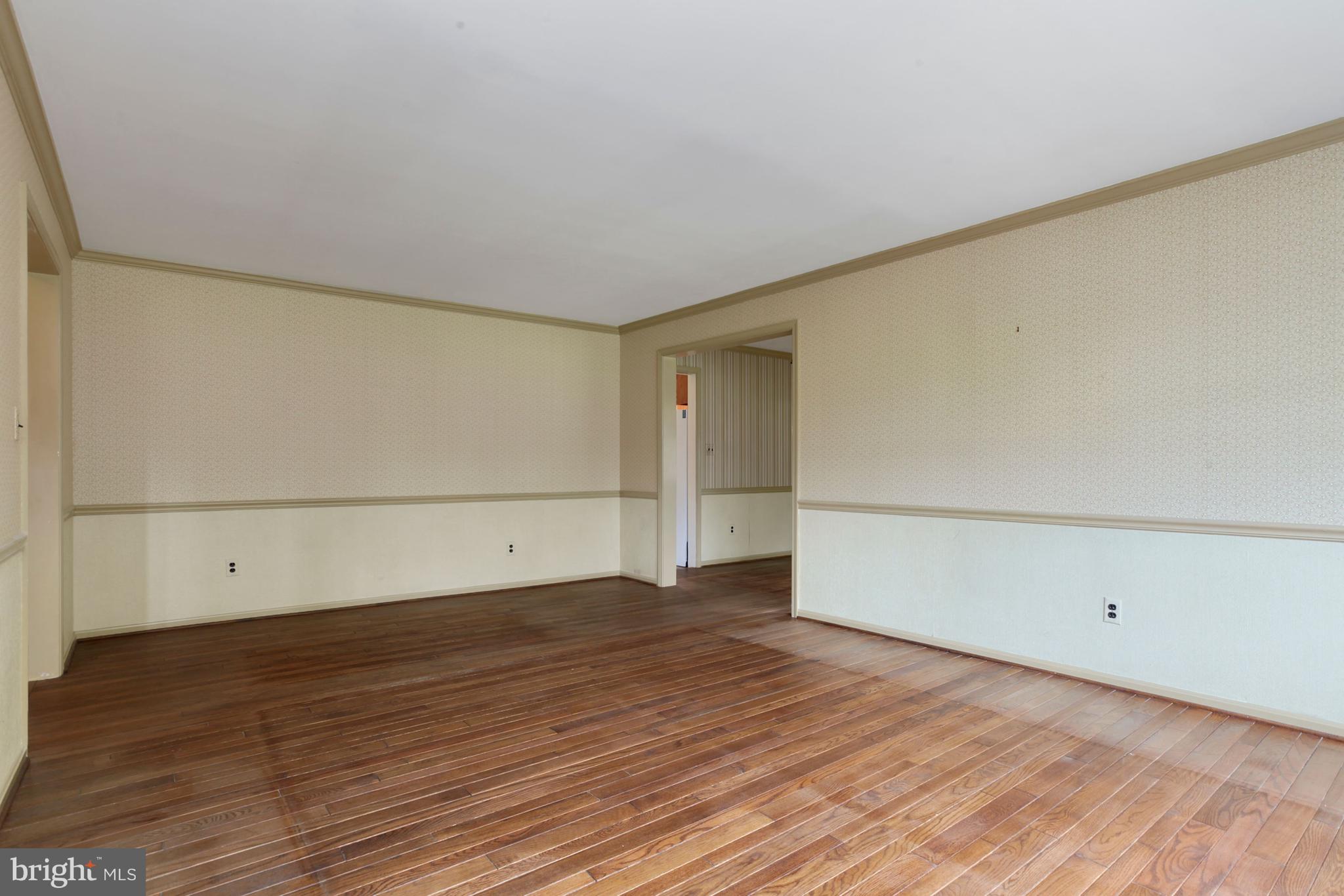 8488 Reservoir Road Fulton, MD 20759 - Photo 6 of 37 Living Room