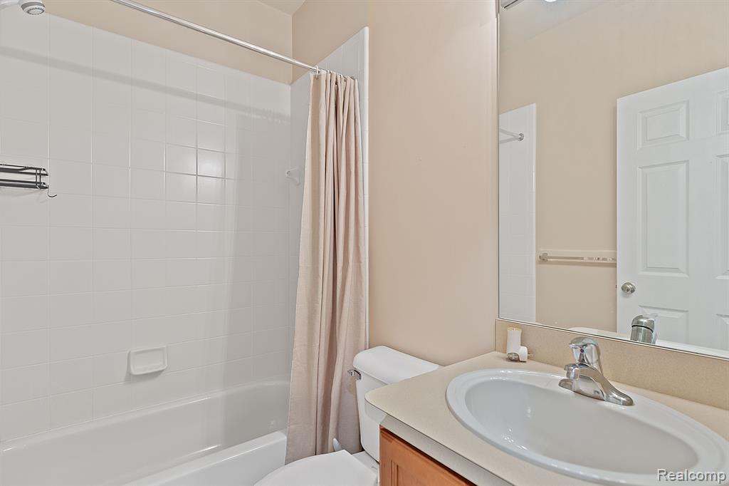 45493 North Stonewood Road Canton, MI 48187 - Photo 10 of 27