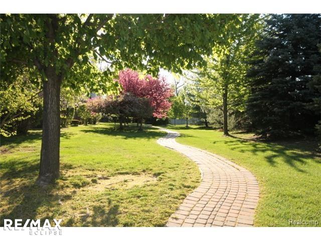 39148 Hayes Road Clinton Township, MI 48038 - Photo 3 of 32