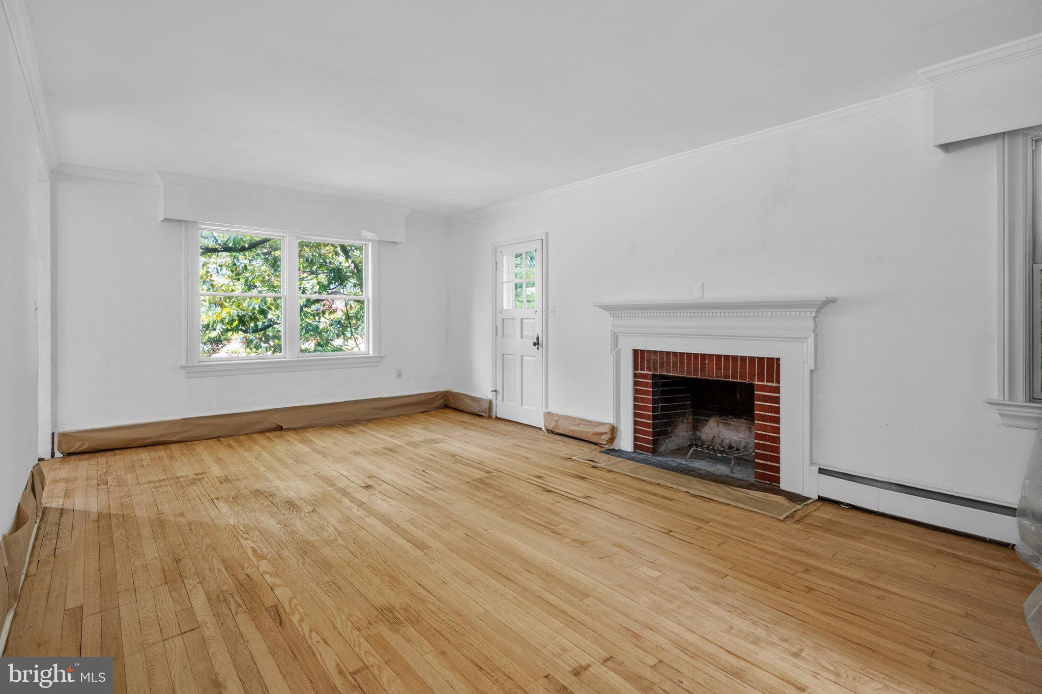 241 Edwards Ferry Road Northeast Leesburg, VA 20176 - Photo 17 of 27 Bright and airy living space awaits.