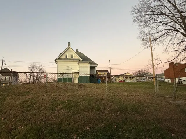 a view of a large garden with an outdoor space