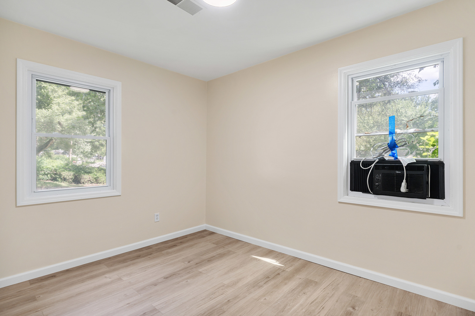 7002 Ridge Drive Davenport, IA 52806 - Photo 13 of 27