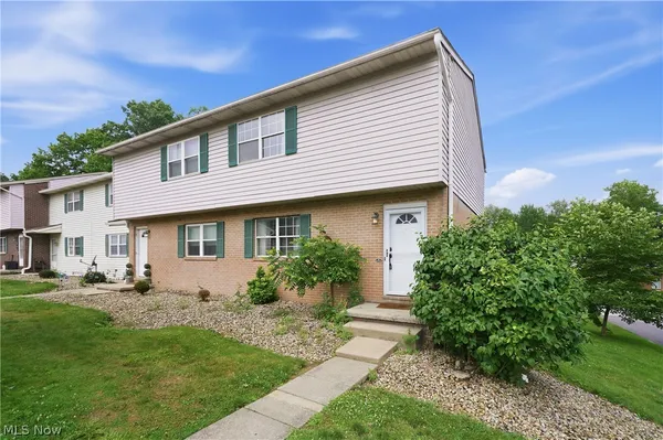 $2,000 | 1326 Aarons Way, Unit 27, Kent, OH 44240