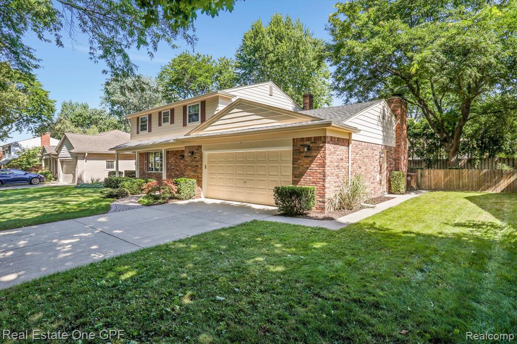 724 South Rosedale Court Grosse Pointe Woods, MI 48080 - Photo 3 of 31