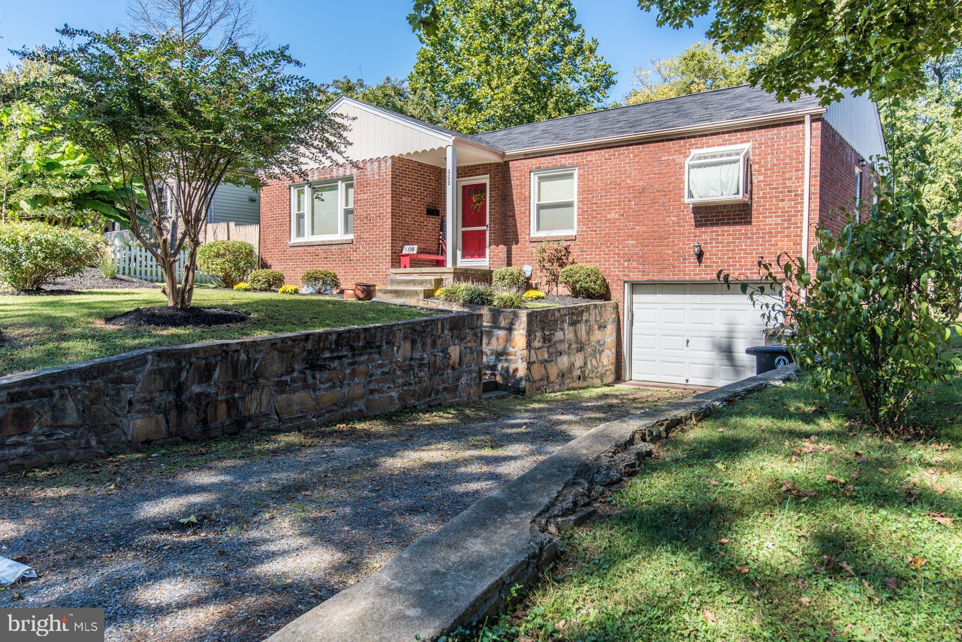 608 Edwards Ferry Road Northeast Leesburg, VA 20176 - Photo 4 of 38 Gallery Image 4