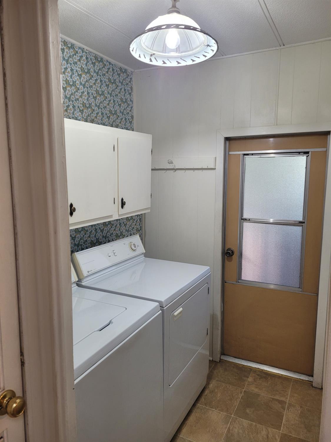 3955 Coffee Road, Unit 53 Modesto, CA 95355 - Photo 21 of 26 a utility room with dryer and washer