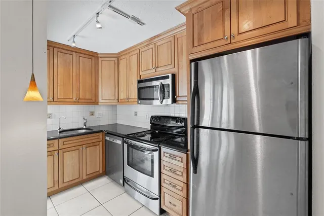 $166,000 | 1439 South Ocean Boulevard, Unit 317, Lauderdale-by-the-Sea, FL 33062