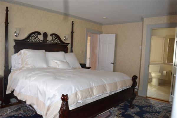 17 Wauwinet Road Newton, MA 02465 - Photo 10 of 15 Gallery Image 10