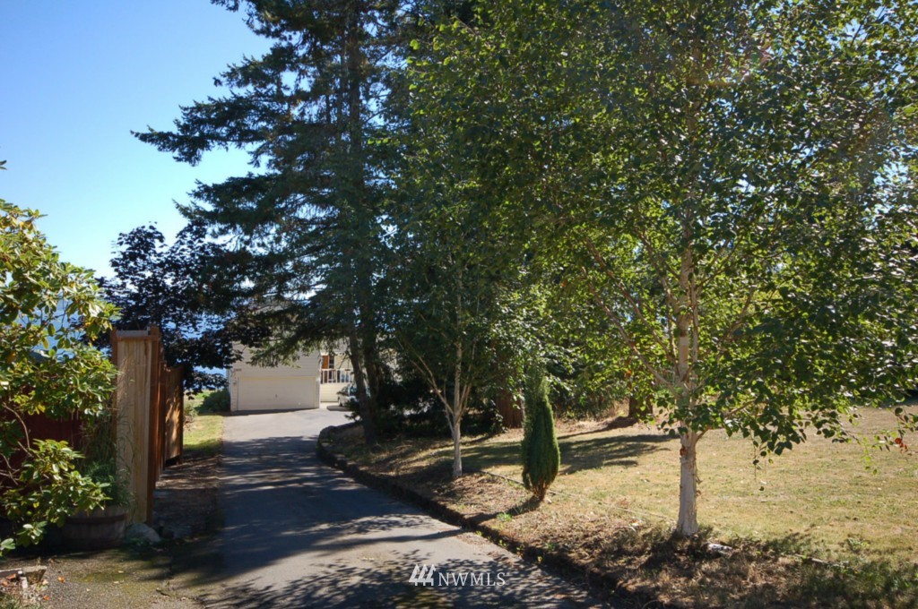 23670 Jefferson Point Road Northeast Kingston, WA 98346 - Photo 2 of 20 Gallery Image 2