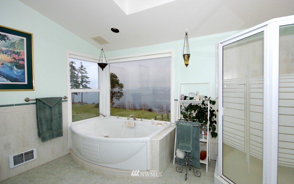 23670 Jefferson Point Road Northeast Kingston, WA 98346 - Photo 12 of 20 Gallery Image 12