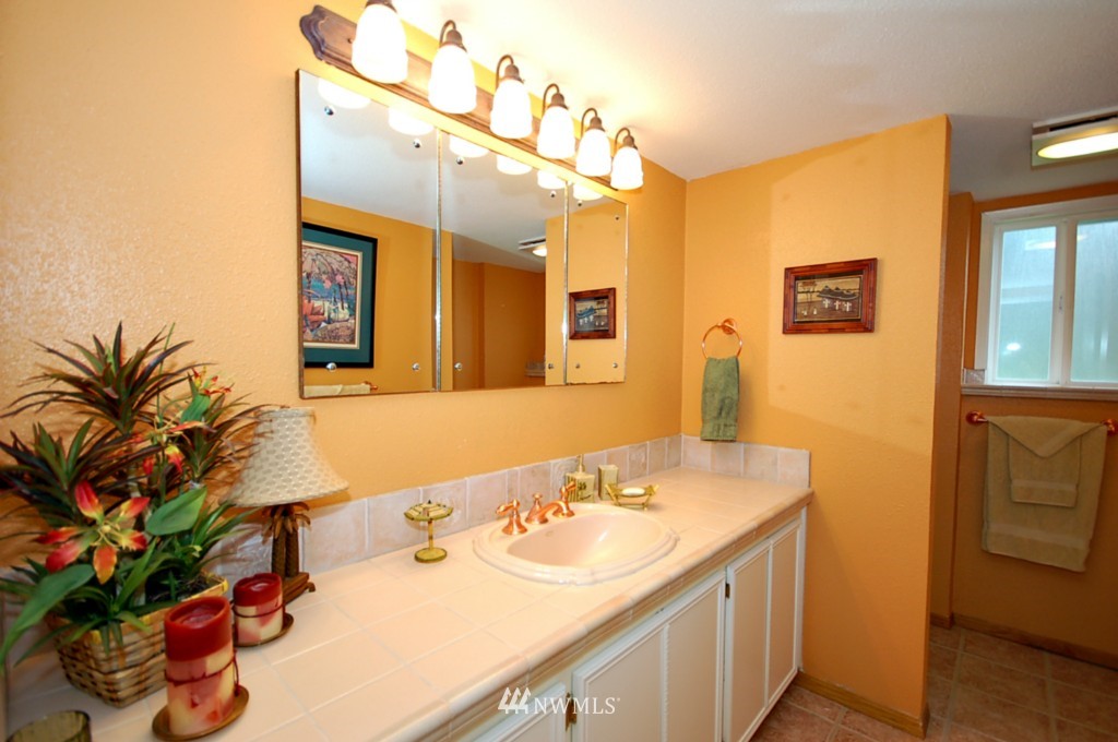 23670 Jefferson Point Road Northeast Kingston, WA 98346 - Photo 18 of 20 Gallery Image 18