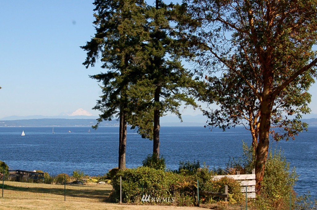 23670 Jefferson Point Road Northeast Kingston, WA 98346 - Photo 3 of 20 Gallery Image 3