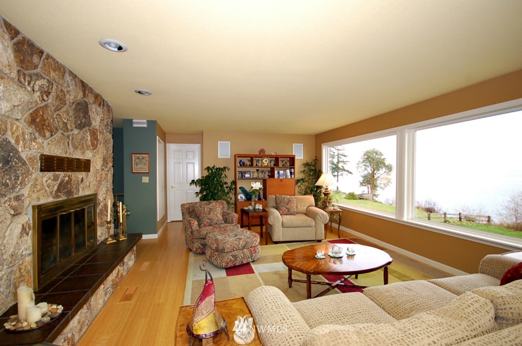23670 Jefferson Point Road Northeast Kingston, WA 98346 - Photo 5 of 20 Gallery Image 5