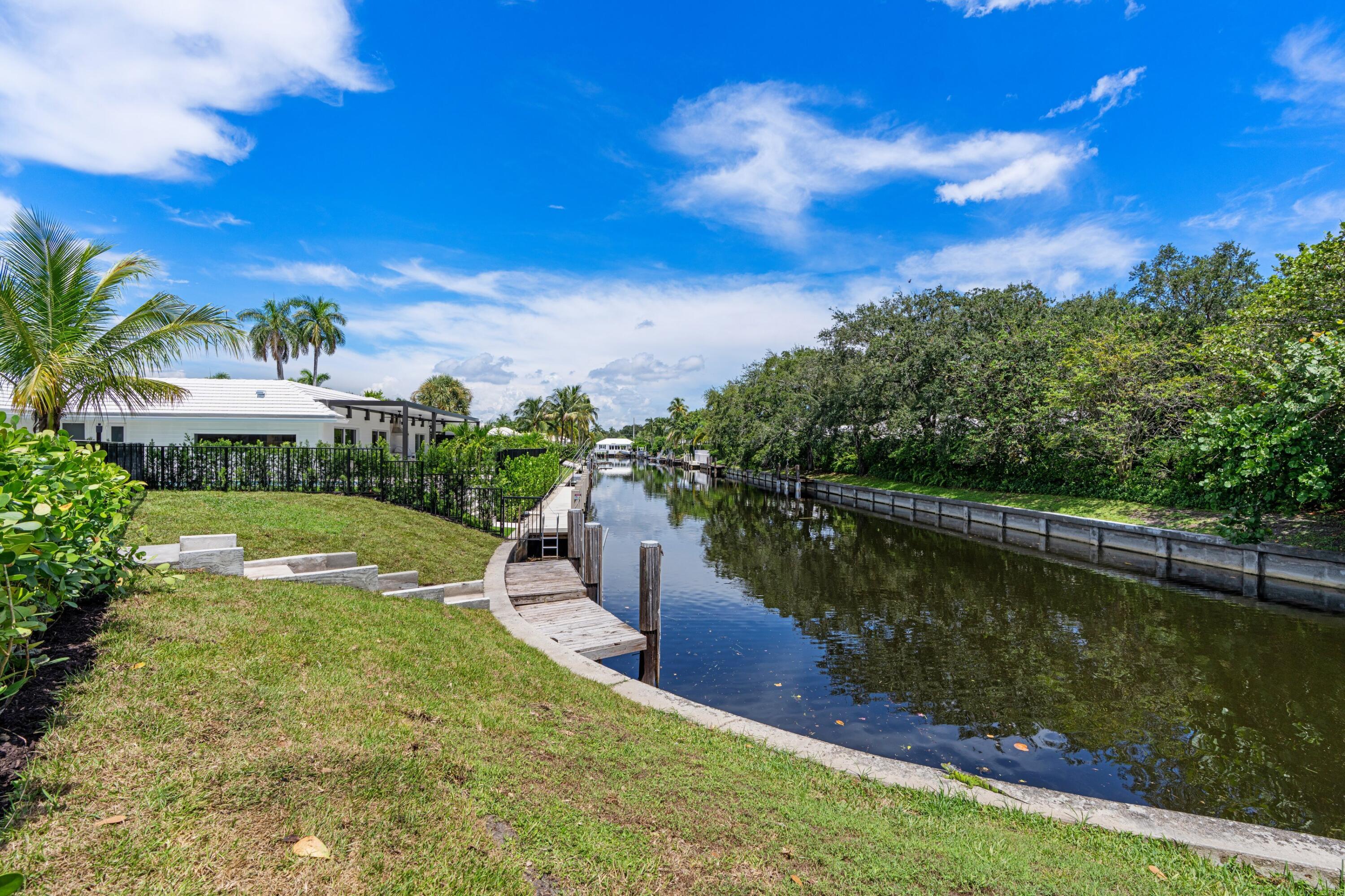 1090 Mulberry Way Boca Raton, FL 33486 - Photo 30 of 52 Canal