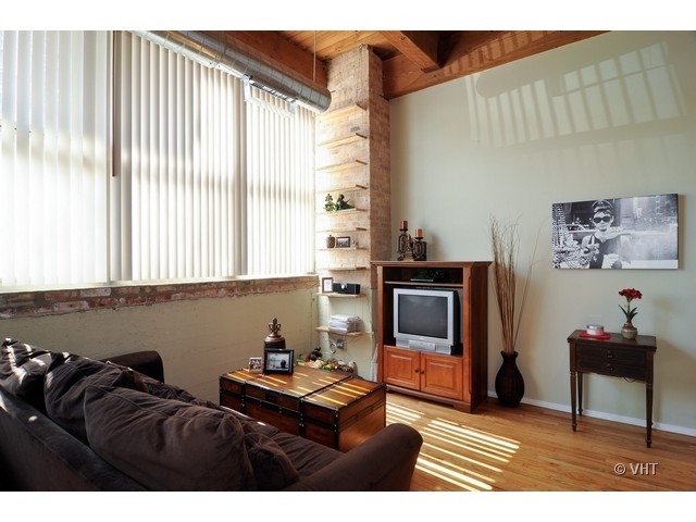 1500 West Monroe Street, Unit 112 Chicago, IL 60607 - Photo 2 of 6
