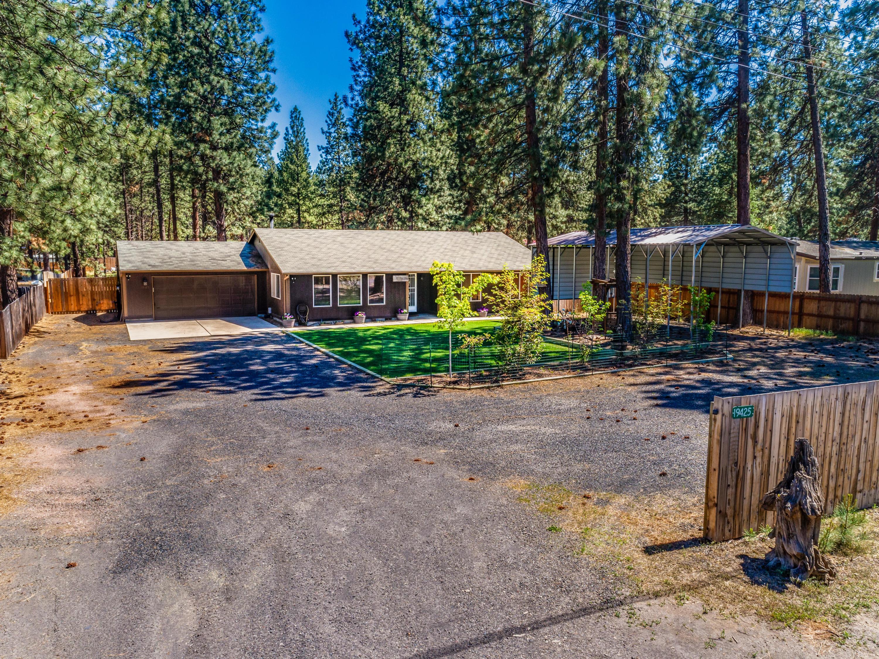 19425 Apache Road Bend, OR 97702 - Photo 3 of 40 19425 Apache Rd, Bend-11