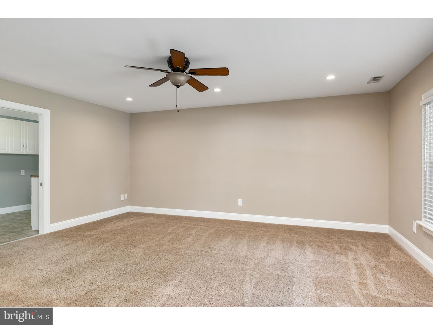 7 Maple Road Burlington Township, NJ 08016 - Photo 12 of 25 Family Room