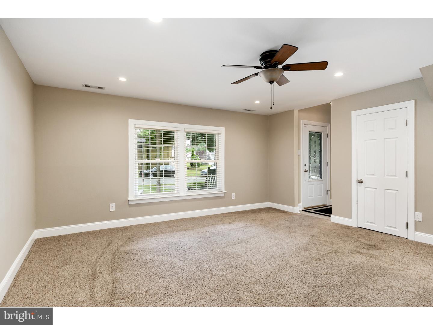 7 Maple Road Burlington Township, NJ 08016 - Photo 13 of 25 Family Room