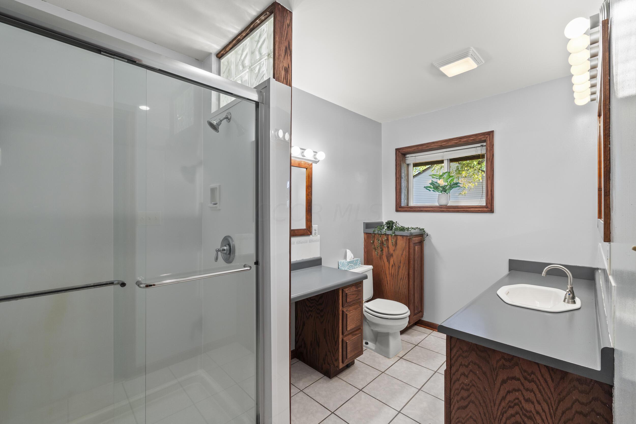 4605 Summit Road Southwest Pataskala, OH 43062 - Photo 16 of 44 primary bathroom
